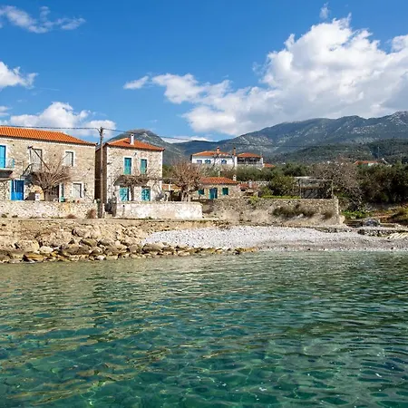 Gasthuis Mani Stone Towers
