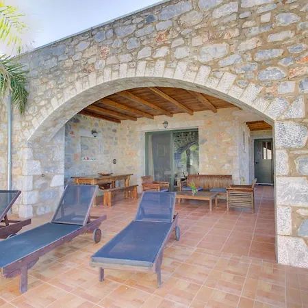 Mani Stone Towers ゲストハウス 3*