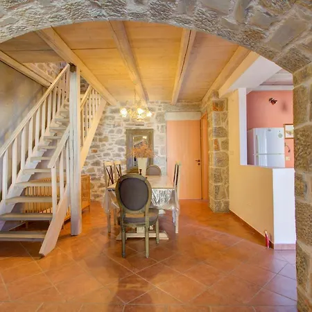 Mani Stone Towers Gasthuis