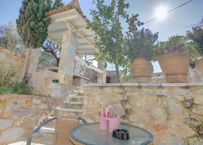 Mani Stone Towers Vendégház 3*