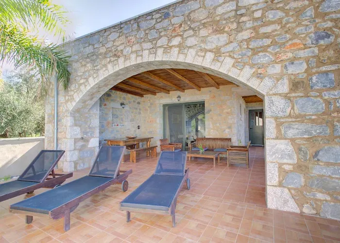 Mani Stone Towers Vendégház 3*