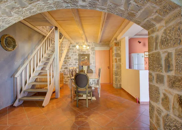 Mani Stone Towers Gæstehus